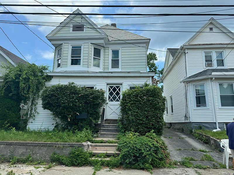2nd image of 825 Bradt Street