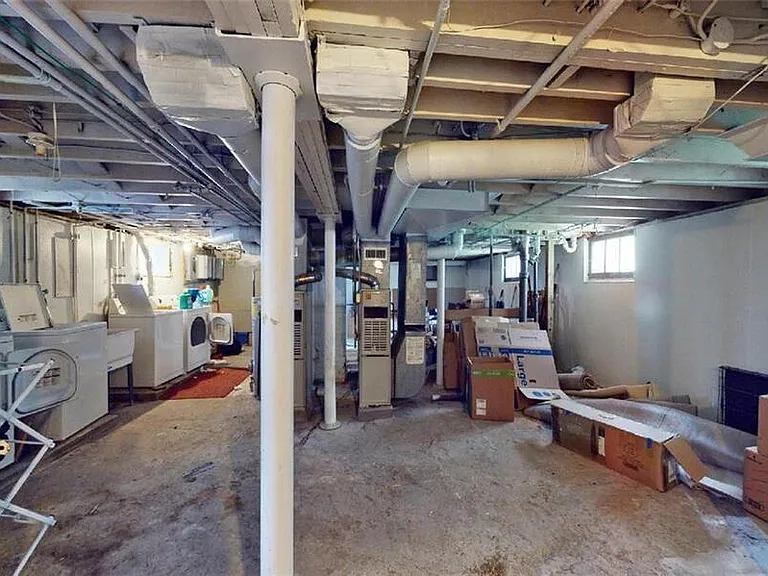 1271 Jackson Ave — Photo 5