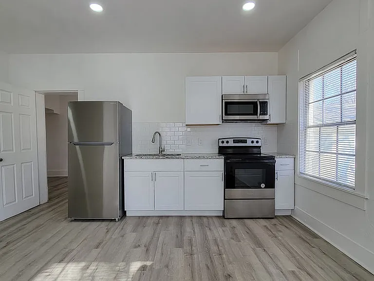 121 W Moore St #101 — Photo 8