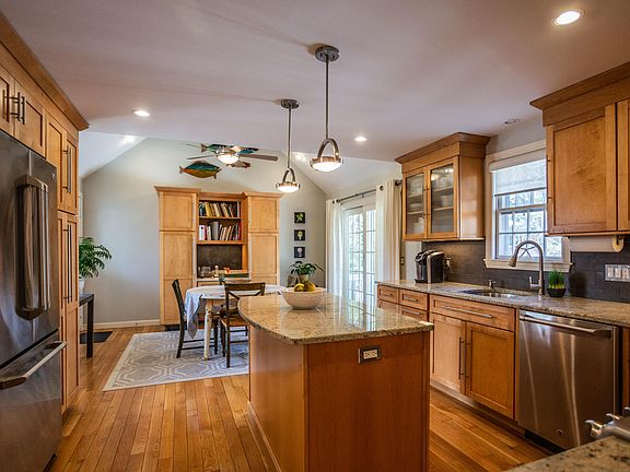 4th image of 43 Arthur Ln