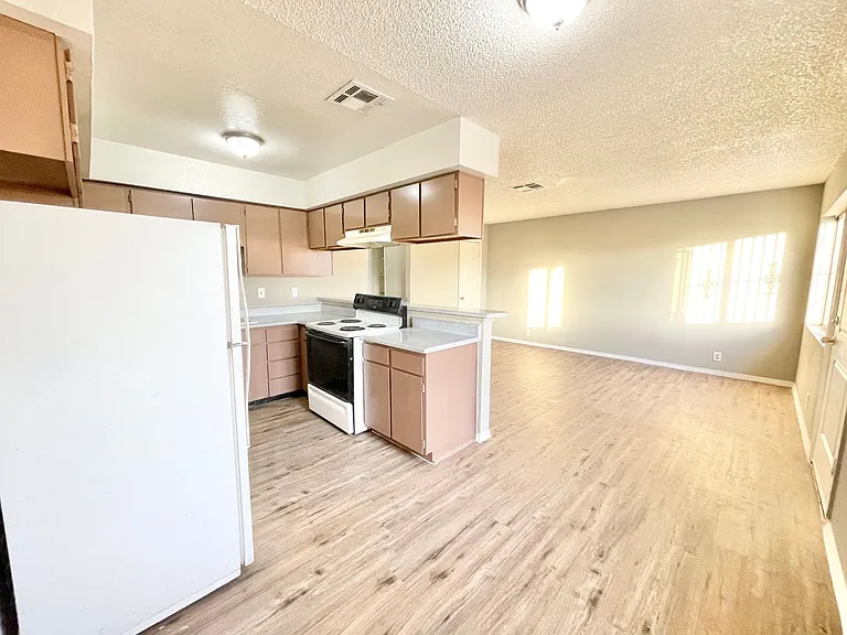 1400 Henry Dr — Photo 5