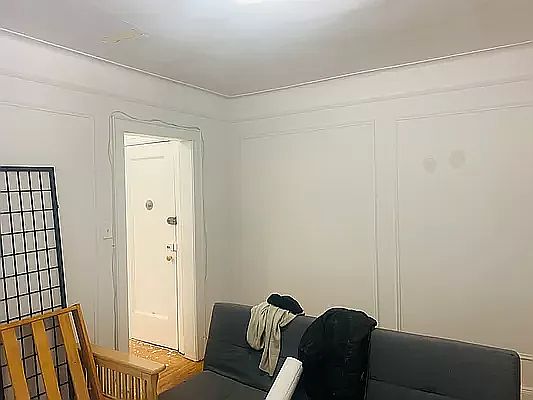 5th image of 2832 44th St APT 3