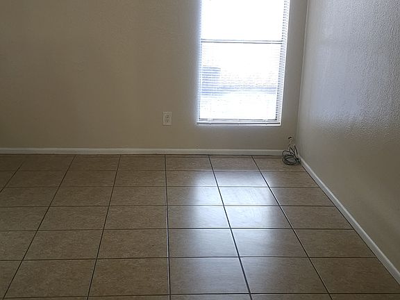 2nd image of 635 N Arrowhead Dr APT 1