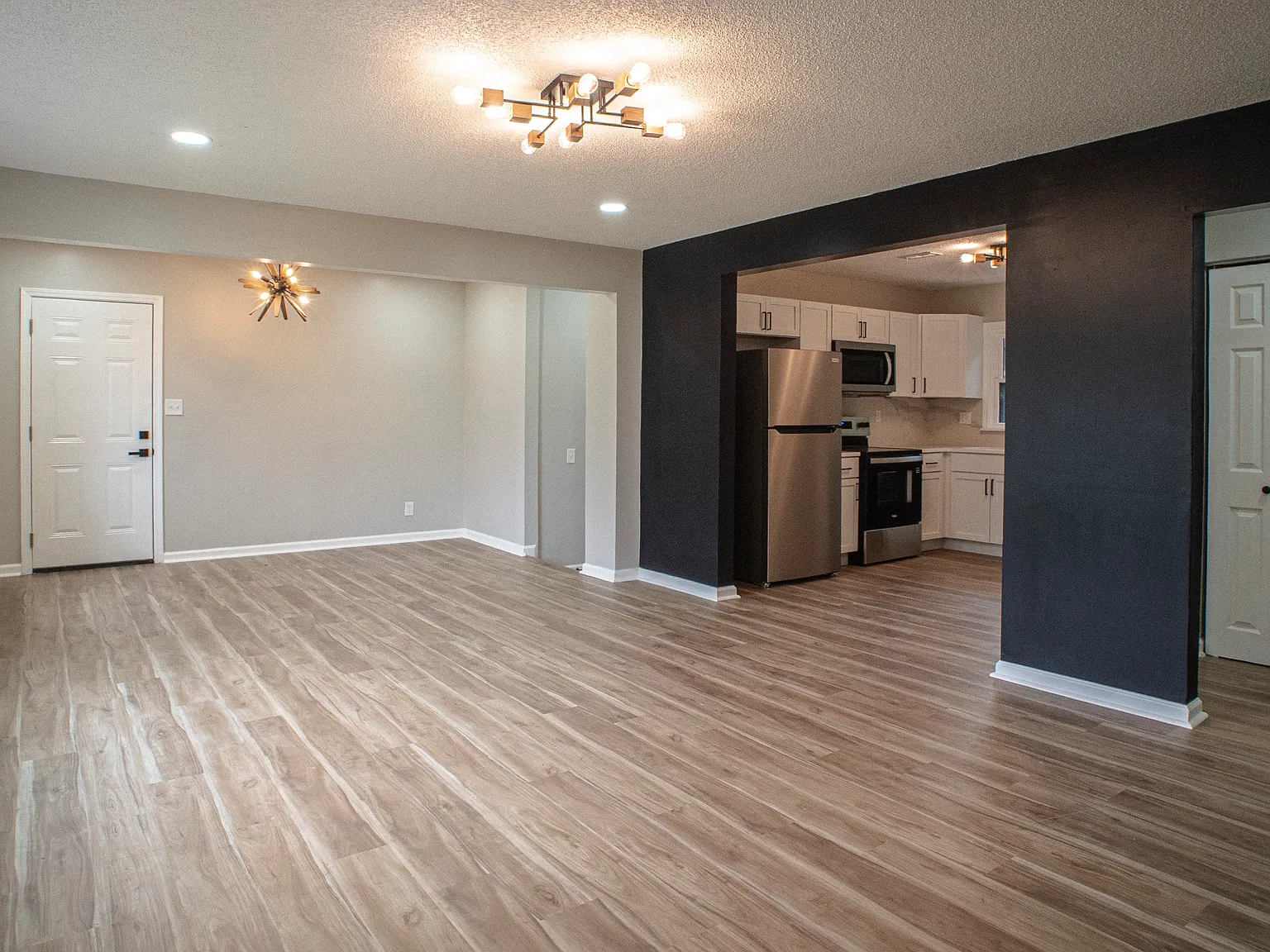 3 bed, 1186 sqft, $2,950 — Photo 3