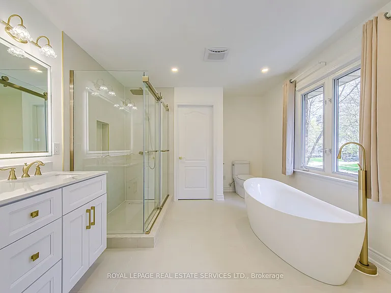 1463 Albion Ave — Photo 34