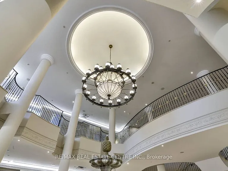 35 Kingsbridge Garden Cir #1804 — Photo 4