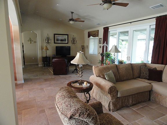 3rd image of 3984 Oxford Ln