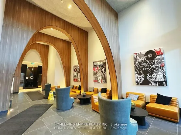 270 Dufferin St #206, Toronto, ON M6K 0H8