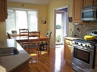 4th image of 2641 Hewlett Ln