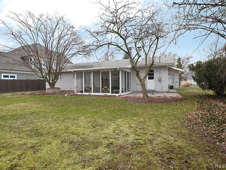 2698 Yorkshire Rd — Photo 23