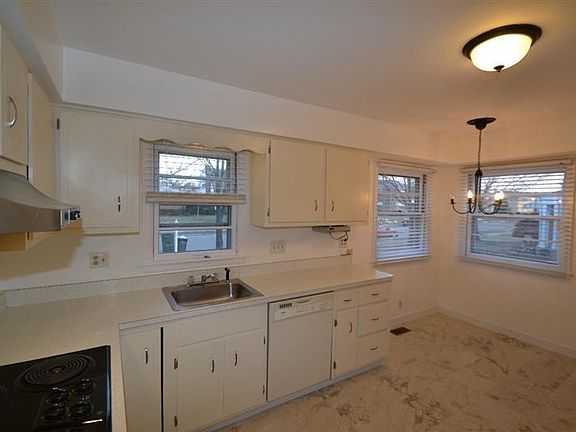 5th image of 3835 Arlington Ave