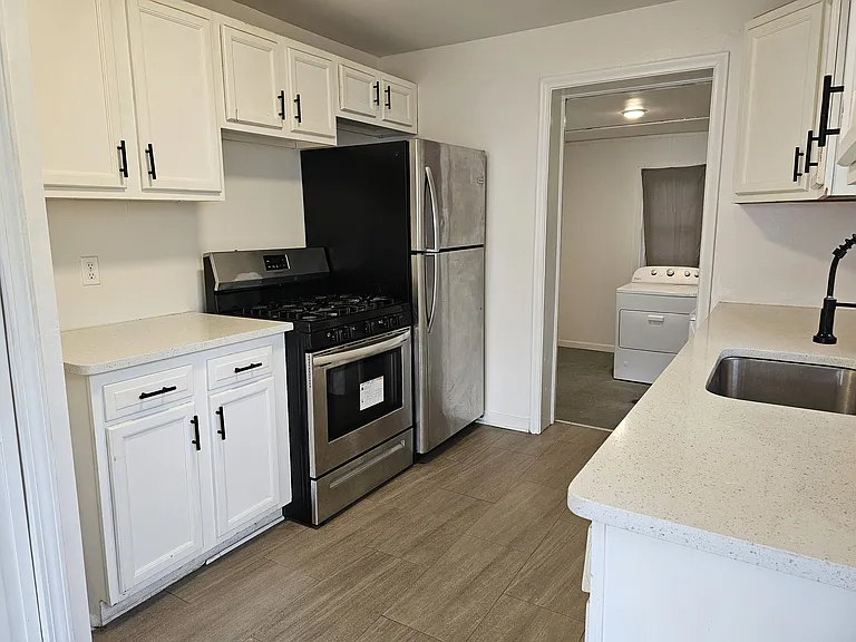 14219 Knox Ave — Photo 4