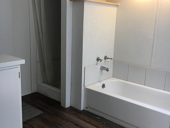 3rd image of 14 Fountain Dr