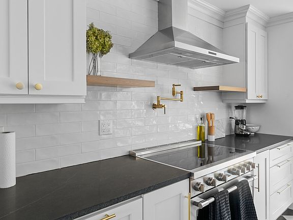 5th image of 870 Stars Rd