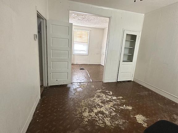 3rd image of 5912 Spring St