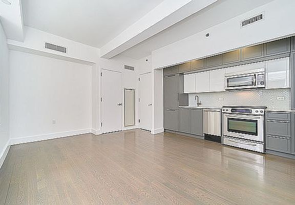 5th image of 432 W 52nd St #2T