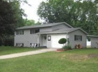 17 Crescent Ct, Montgomery, IL 60538