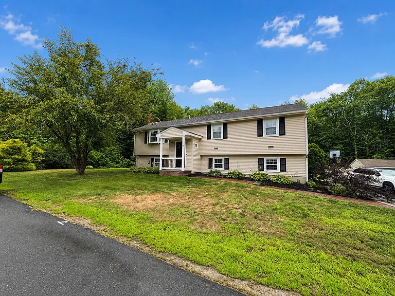 2 Johnson Ln — Photo 1