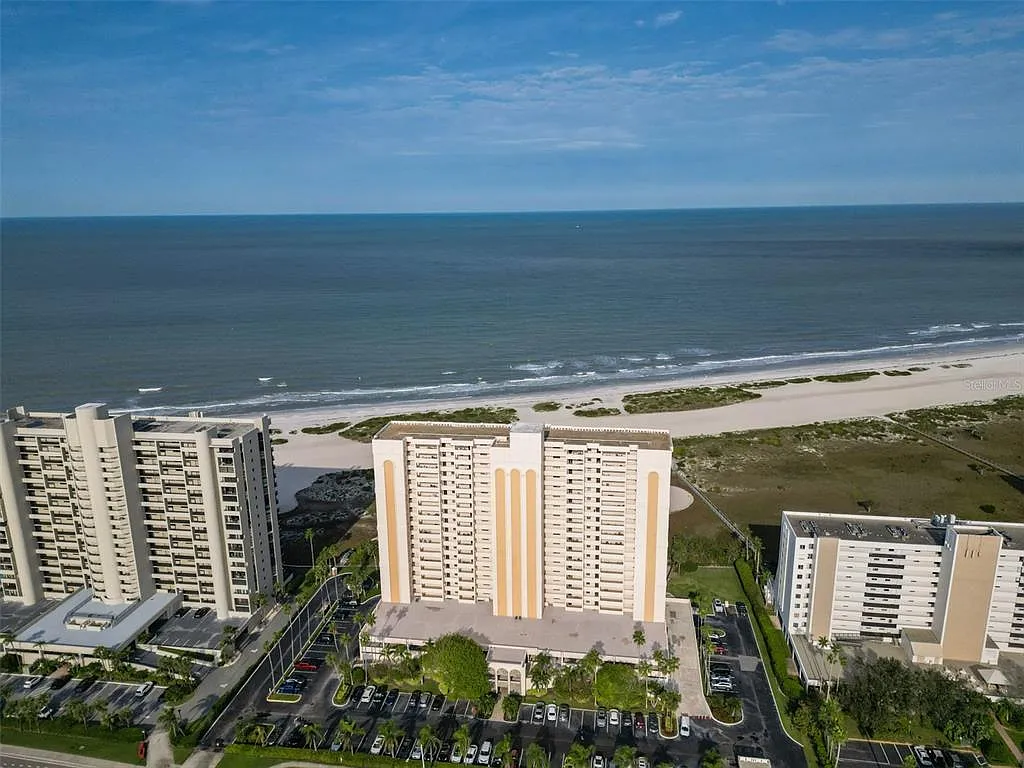 2 bed, 2.0 bath, 1094 sqft, $3,275 — Photo 2