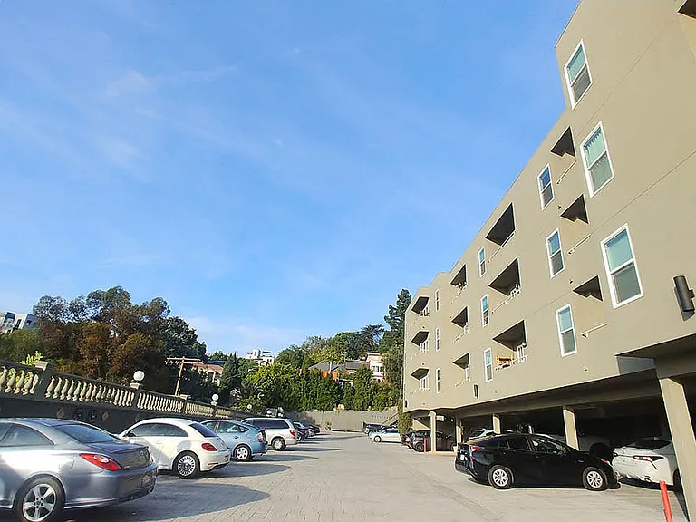 Carmel Heights Apts — Photo 6