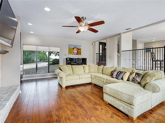 4th image of 1601 Bay Hill Dr