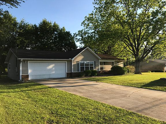 2nd image of 206 Regency Dr