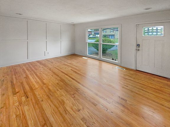 3rd image of 2420 Northbrier Cir