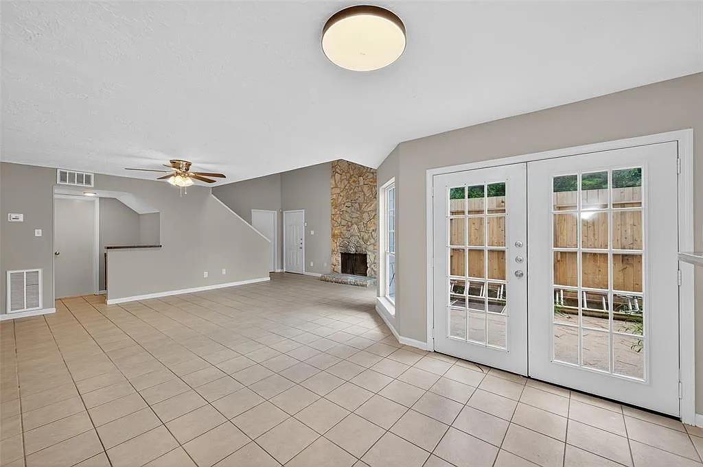3 bed, 2.5 bath, 1728 sqft, $1,600 — Photo 3