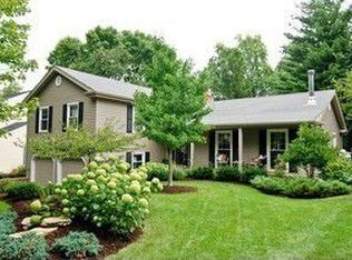 1563 Surrey Dr, Wheaton, IL 60189