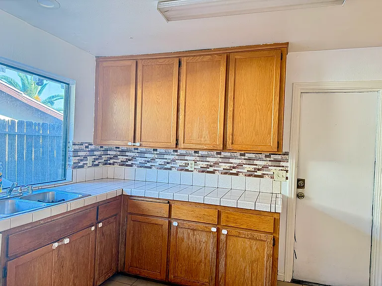 1307 W Heald Ave — Photo 8