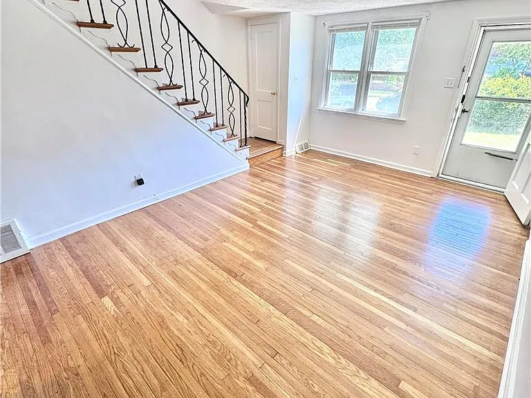 749 Benton St — Photo 3