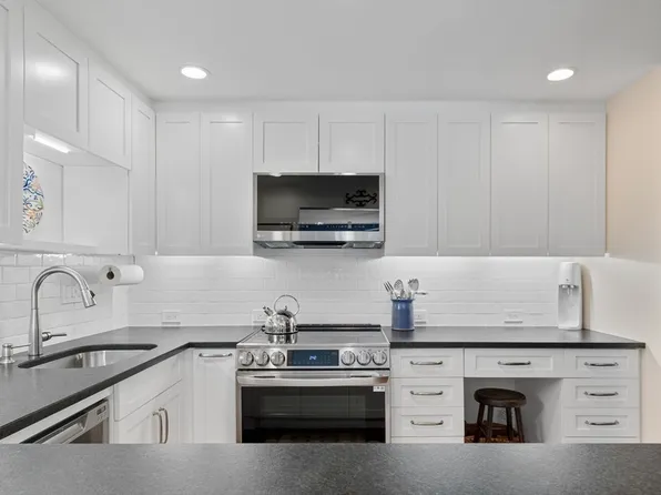 1 Watermill Pl Unit 123, Arlington, MA 02476