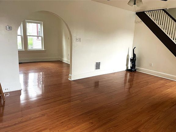 5th image of 715 Wood St