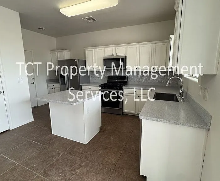 31304 N Cavalier Dr — Photo 4