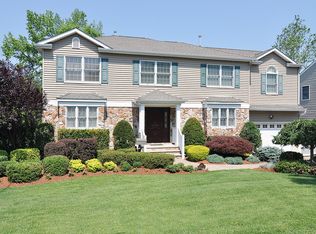 249 Wedgewood Dr, Paramus, NJ 07652