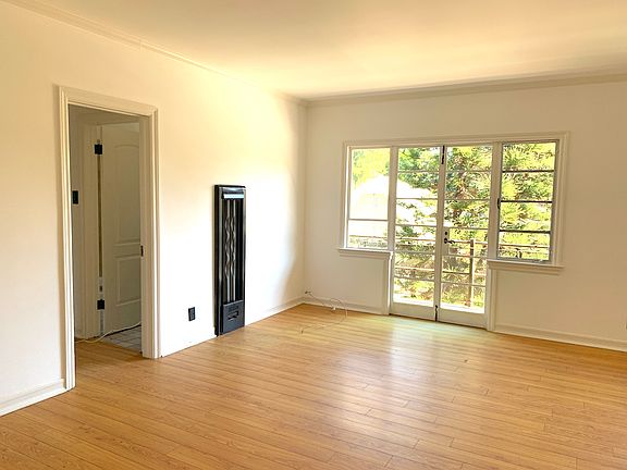 4th image of 2254 N Cahuenga Blvd #4