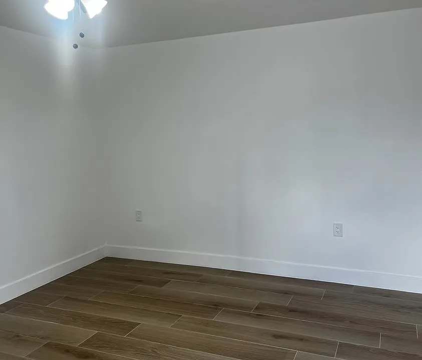 341 Tamiami Blvd #2