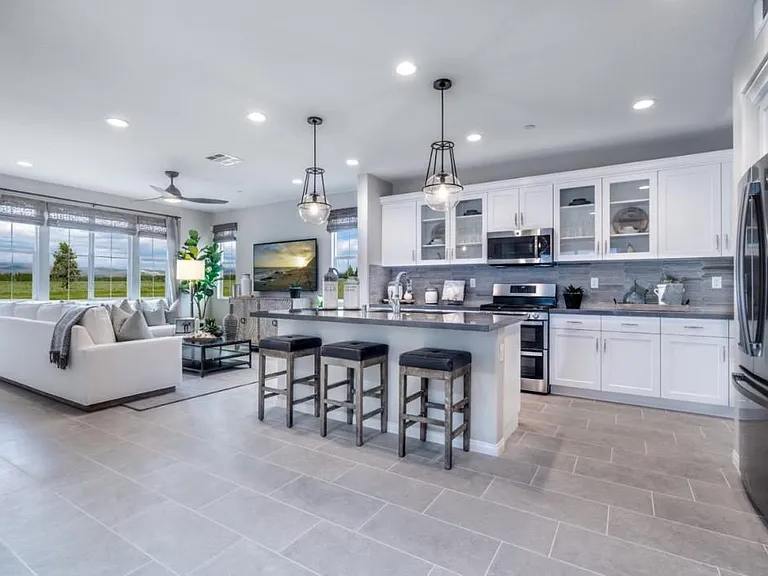 322 Buttercup St — Photo 3