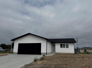 510 8th St, Phillips, NE 68865