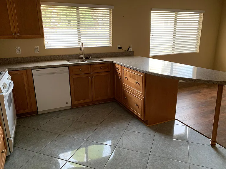 10 Pine Ct — Photo 8