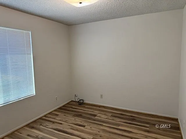 210 E Hunter Dr — Photo 15