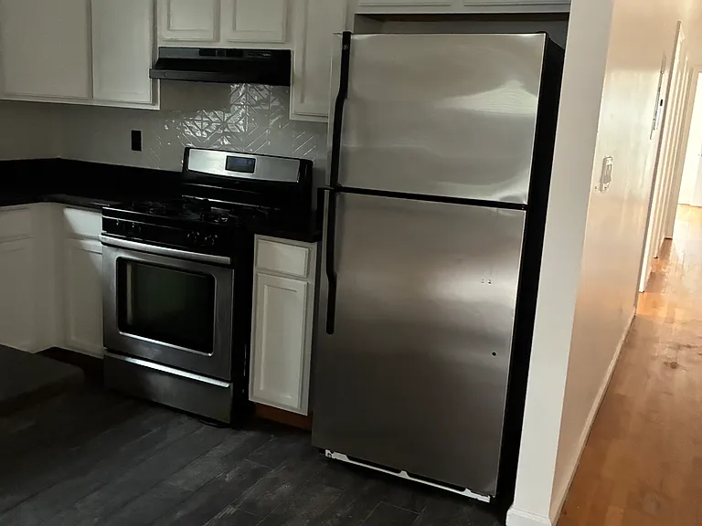 409 Halsey St #2 — Photo 4