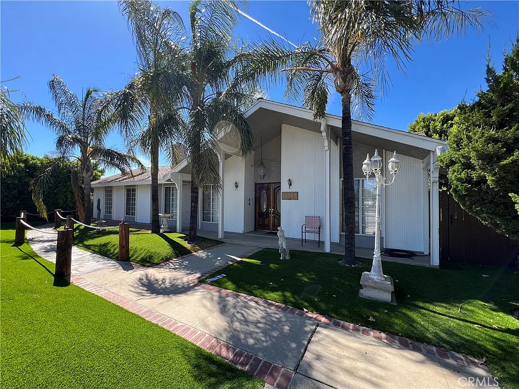 4 bed, 1928 sqft, $4,200 — Photo 1