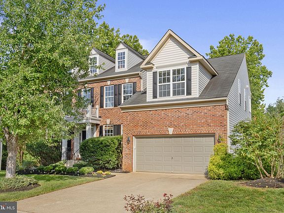 3rd image of 261 Parker Pl