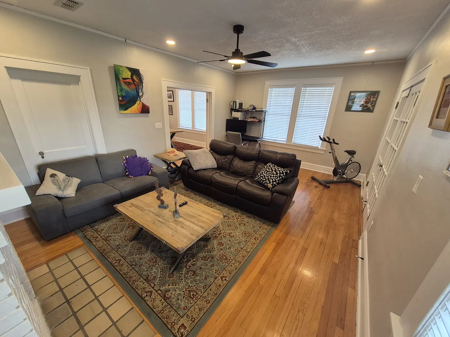 3 bed, 1984 sqft, $3,000 — Photo 3