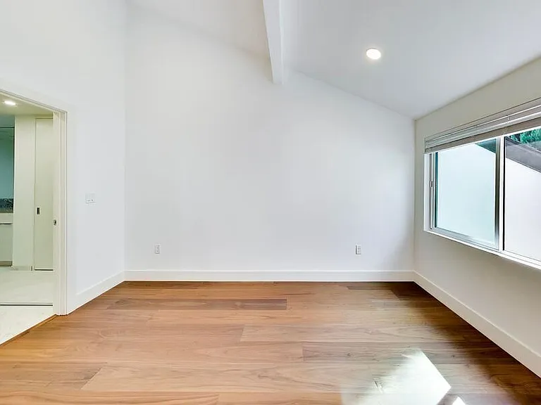 4017 San Francisco Ter — Photo 15