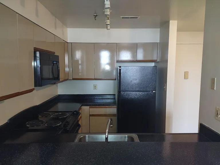 Marlboro Classic Apt & Redwood Square — Photo 48