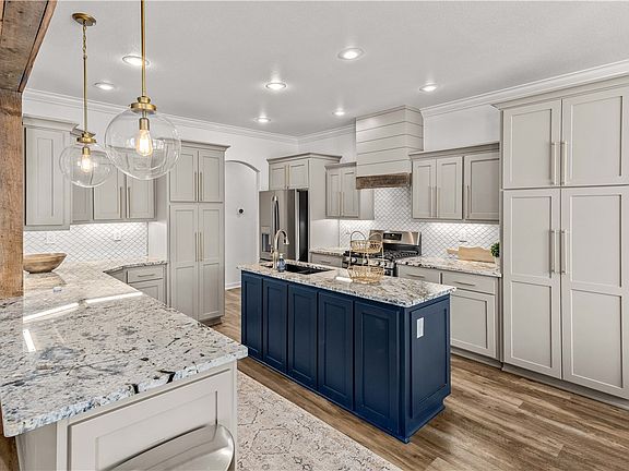 4th image of 1301 NE Buckingham Blvd