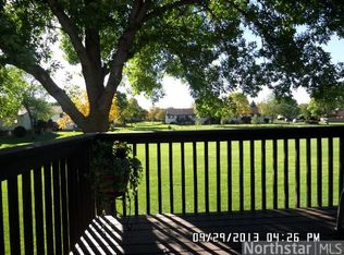 8545 S Maplebrook Cir, Brooklyn Park, MN 55445