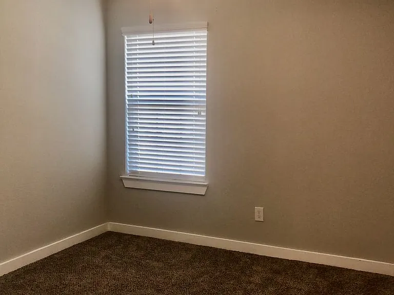 925 Chaparral Trl — Photo 14